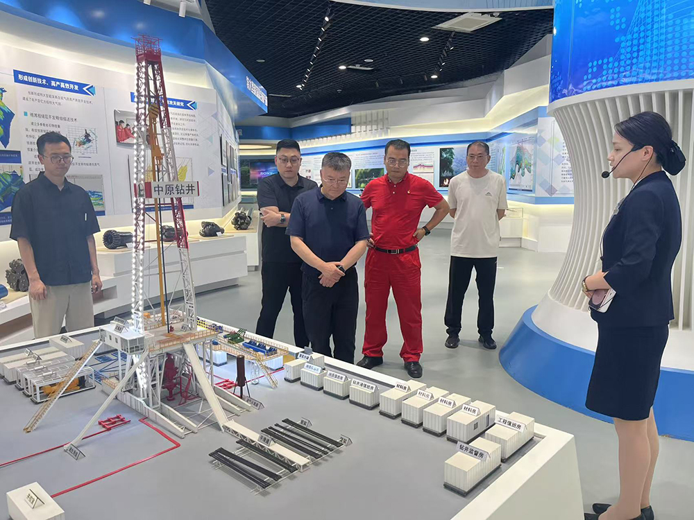 集團(tuán)黨委副書記、總經(jīng)理沈鵬帶隊(duì)到普光氣田考察交流